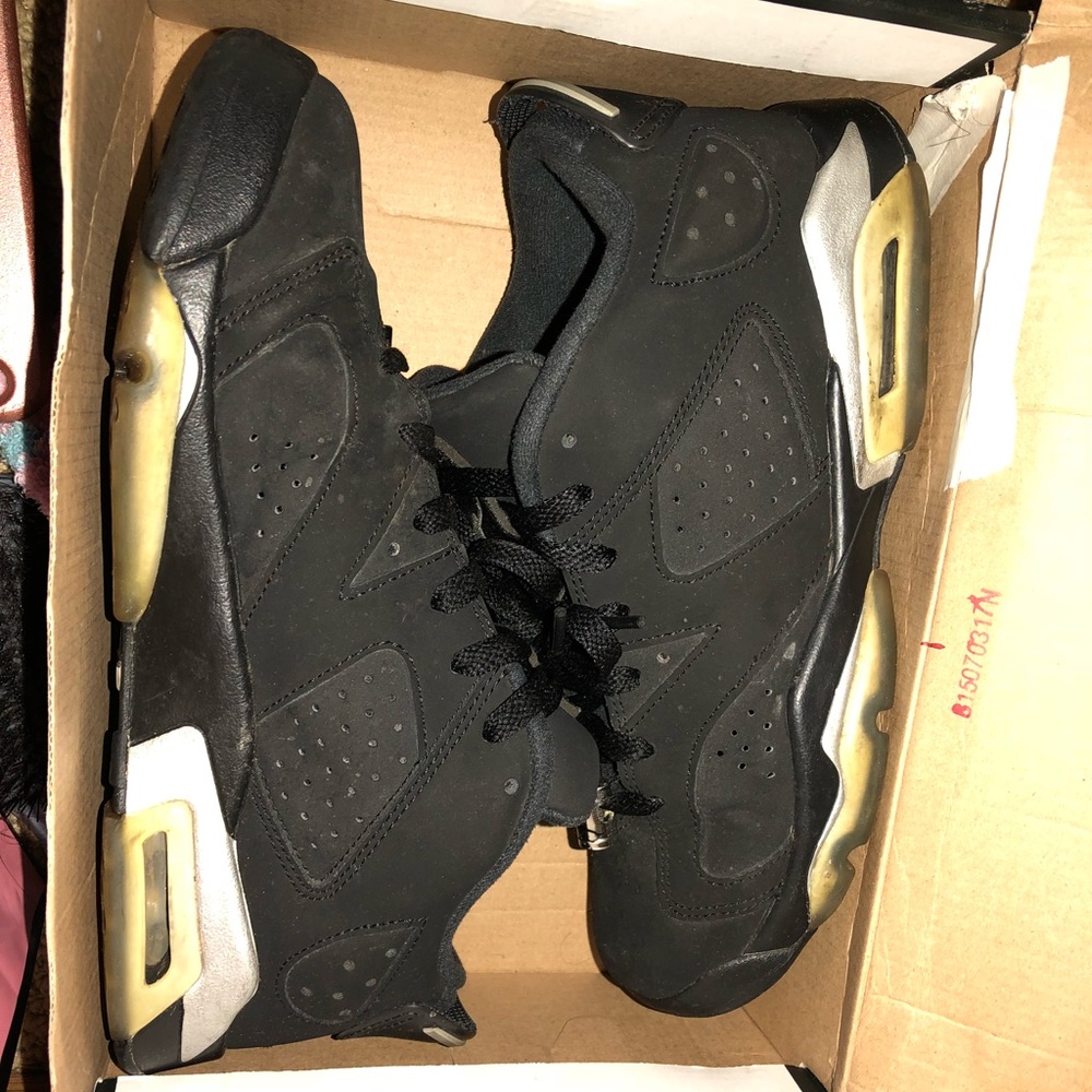 Retro 6 Low, Size 7